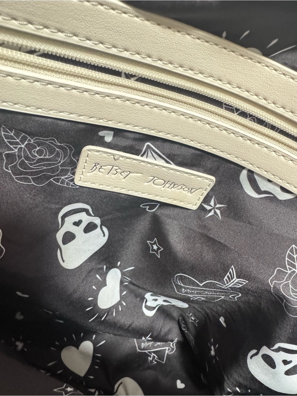 Betsey Johnson XOMATTIE skull embossed tote bag - Picture 7 of 9
